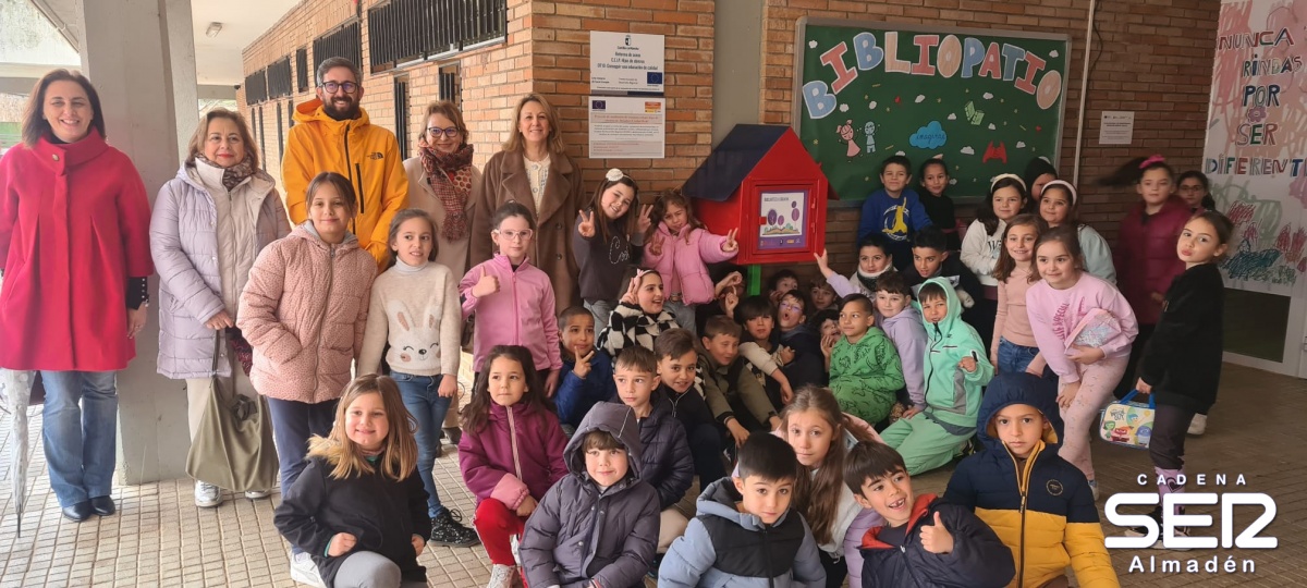 Inauguradas bibliotecas en los patios de los Colegios de Almadén