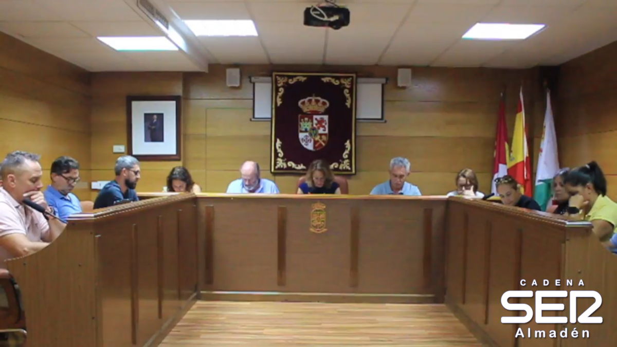 El Pleno de Almadén aprueba la cesión de vehículos eléctricos a Chillón, Alamillo, Saceruela y Valdemanco