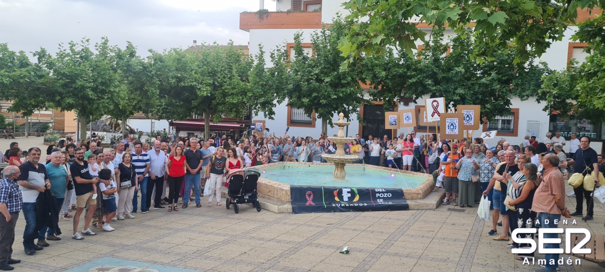 Forzados entrega 2.600 firmas exigiendo la sustitución de la tubería de agua