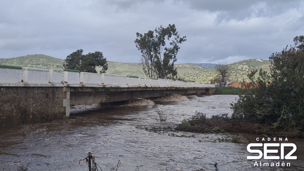 Alcaldesas Guadalmez y  Almadén actualizan la situación que vive la comarca tras el paso de 'Leonardo'