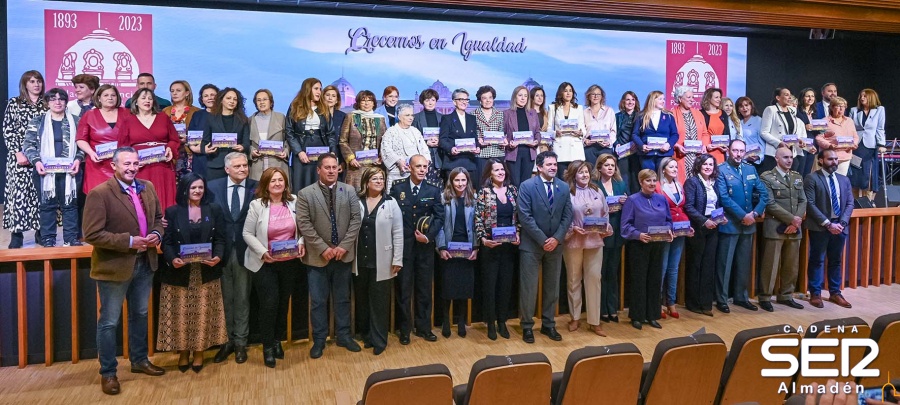 La Diputación homenajea a las alcaldesas y diputadas provinciales dentro de las celebraciones del 130 aniversario del Palacio Provincial con motivo del Día Internacional de las Mujeres