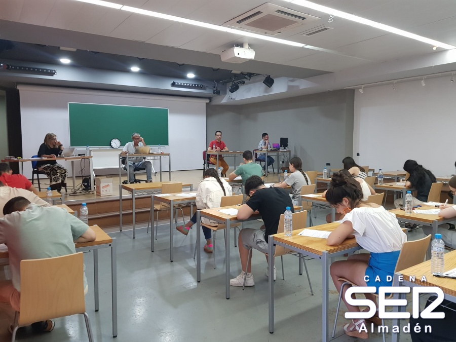 23 Alumnos se enfrentan desde hoy a la EVAU en Almadén