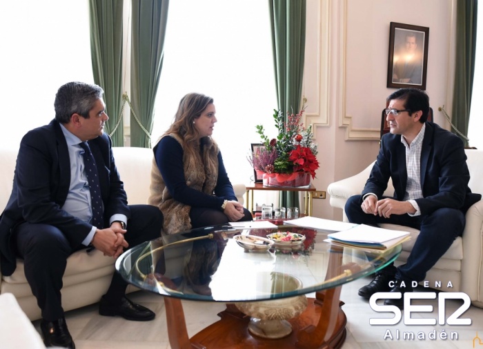 Presidente Diputación recibe a alcaldesa Agudo