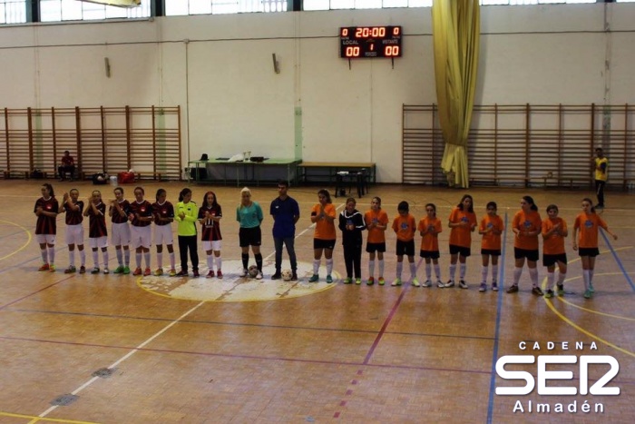 El equipo de fútbol sala femenino infantil de Almadén Subcampeón Regional