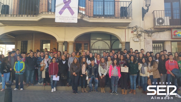Almadén muestra su repulsa ante la Violencia hacia las mujeres