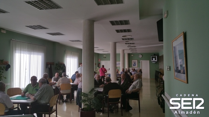 Cruz Roja imparte una charla sobre alimentos saludables para nuestros mayores