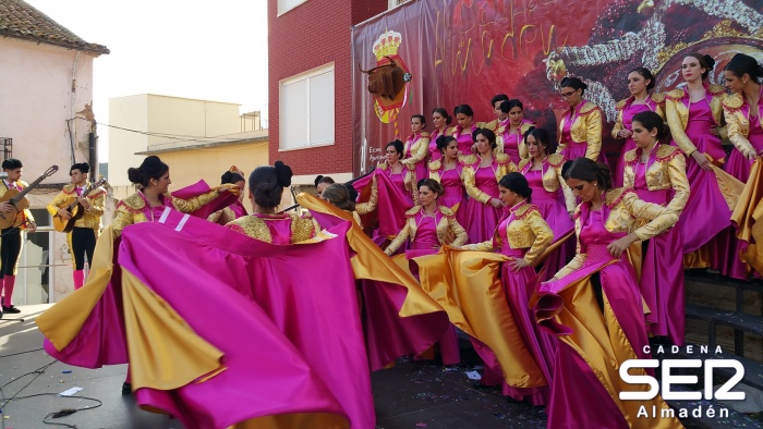 Carnaval Almadén 2016. Actuación Comparsa "Las Trece Rosas, que en esta corrida el rabo no se pida"