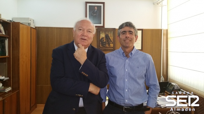 Moratinos dice que el mundo hoy tiene cosas más importantes que hacer que fijarse en una moción de censura