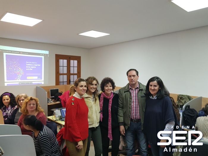 Carmen Pimienta inaugura un curso en Chillón