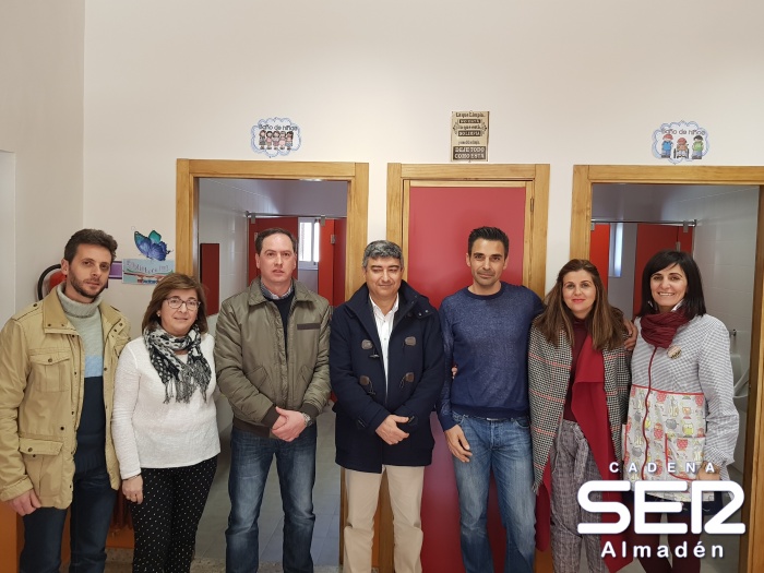 El director provincial de educación visita el colegio de Chillón