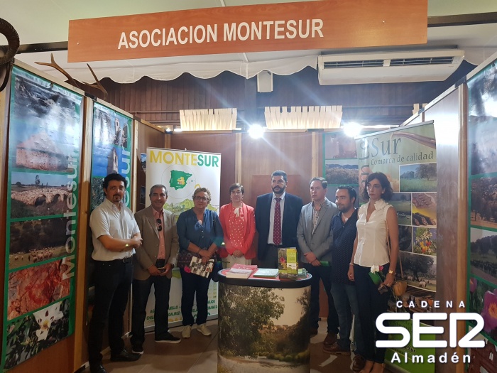 Instituciones en la II feria de la caza, pesca y turismo de Almadén