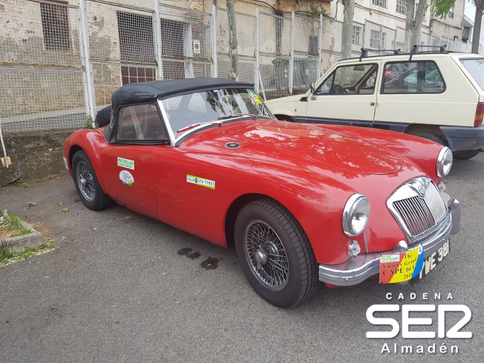 Coches ingleses clásicos visitan Almadén