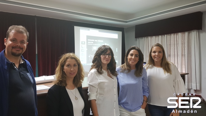 El centro de adultos presenta su oferta educativa en Chillón