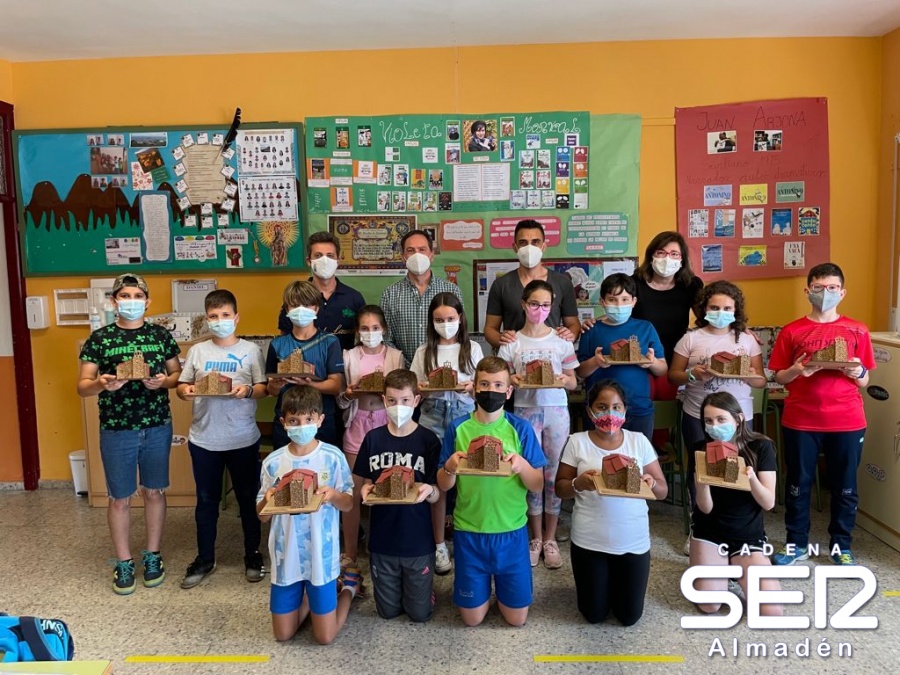 Los niños celebran el 30 aniversario de la declaración BIC de la Iglesia de Chillón