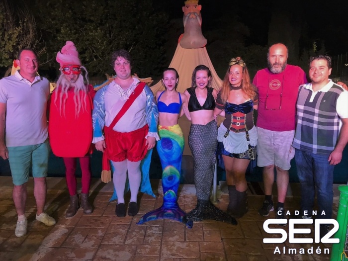 Triguero asiste en Almadenejos a la primera puesta en escena de “La Sirenita y un Príncipe de Cuento”