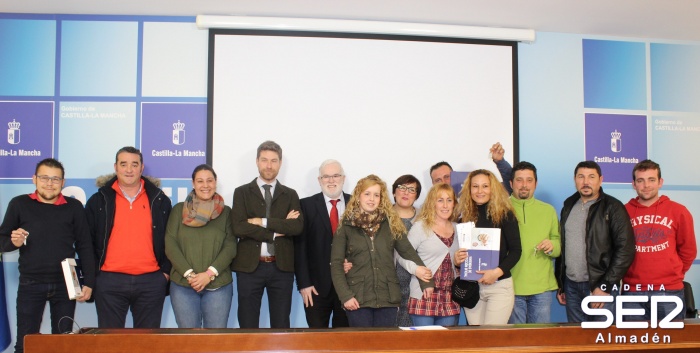 La Junta entrega seis viviendas sociales a jóvenes familias de la localidad de Agudo 