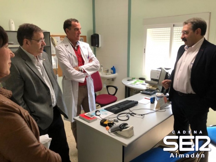 El Consejero de sanidad visita Guadalmez