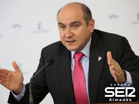 El delegado de Sanidad nos cuenta cómo se ha producido el brote de Covid de Almadén y Chillón y tranquiliza a la población