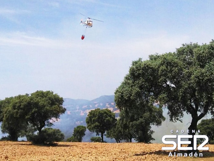 Extinguido el incendio que ha quemado varias hectáreas de dehesa en Valdemanco del Esteras