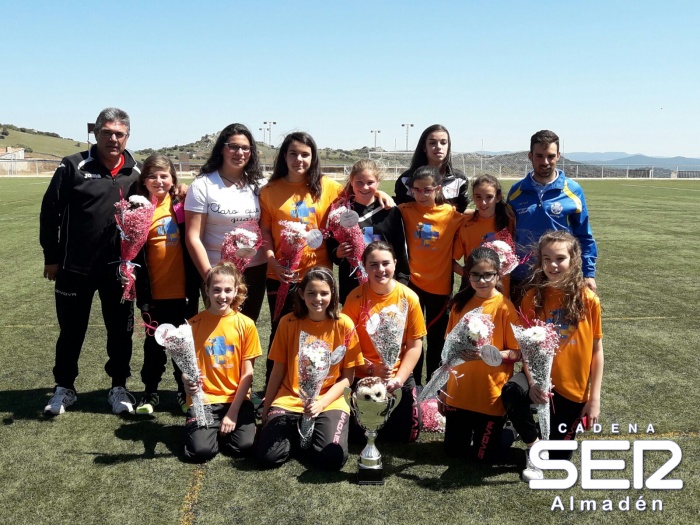 El equipo Infantil de Fútbol Sala Femenino de Almadén Campeón Provincial