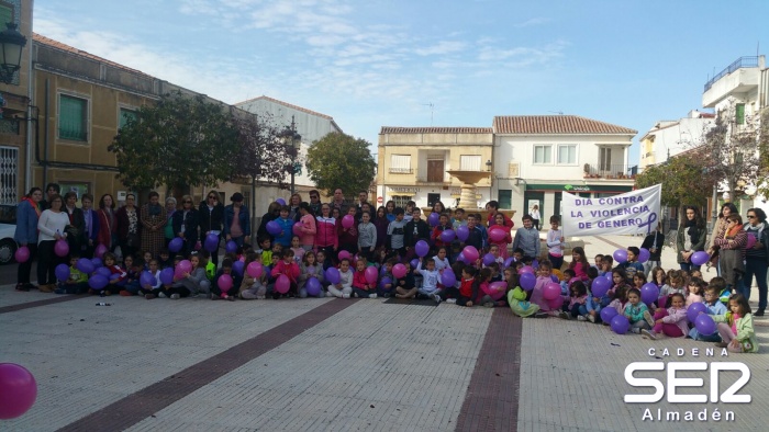 Chillón muestra su repulsa a la violencia hacia las mujeres