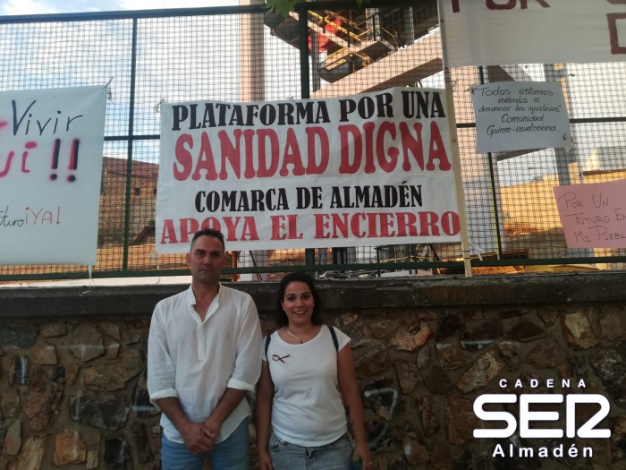 Antonio Fernández, de ALSIM y concejal del Excmo. Ayuntamiento de Almadén, baja al pozo de San Teodoro  para escuchar y apoyar las reivindicaciones de los once encerrados.