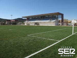 El fútbol base se estrena en Almadén con victorias