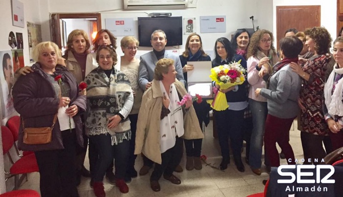 El PSOE de Almadén reconoce a la Asociación de Mujeres Progresistas con el Premio "Pilar Marchante"