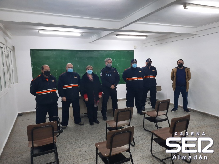 Entregan a Protección Civil de Almadén una dotación de material para emergencias, que incluye un desfibrilador