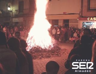 Almadén enciende este sábado, a las 20 h., su ancestral Lumbre de San Antón