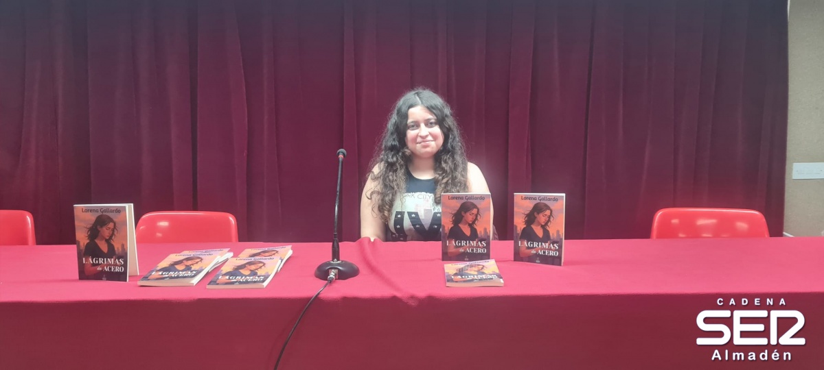 Lorena Gallardo presentó su libro 'Lágrimas de Acero'