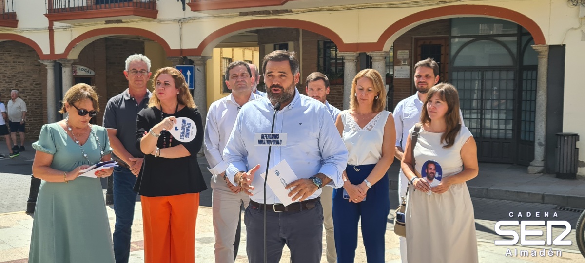 Núñez presenta en Almadén la campaña 'Defendamos nuestro pueblo' reivindicando las potencialidades de las zonas rurales