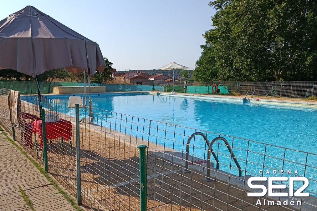 Muere una mujer en la piscina de Almadenejos 