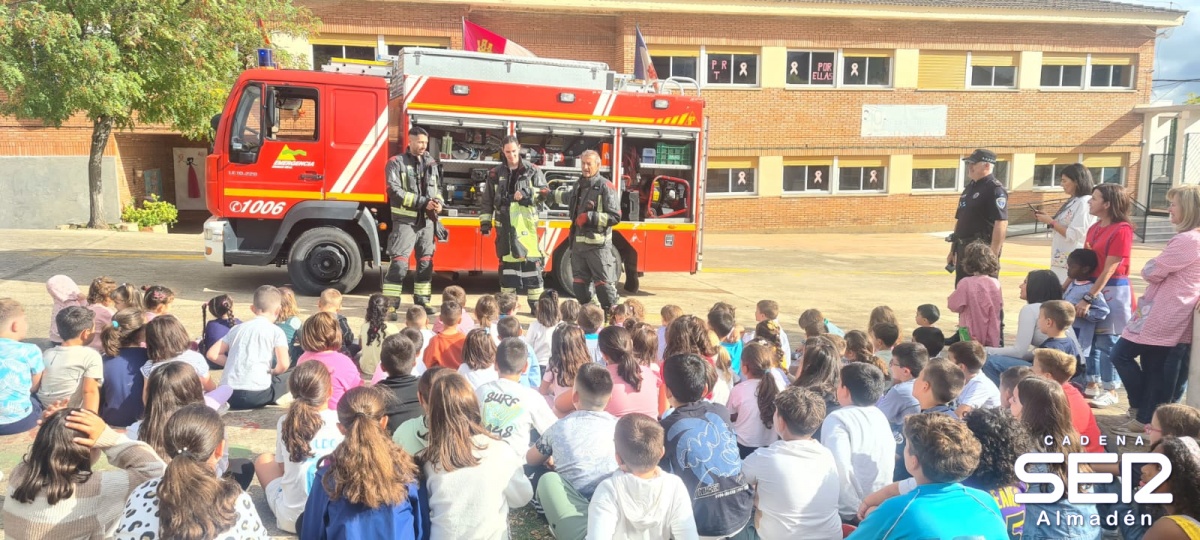 Simulacro de incendio en el CEIP Nuestra Señora del Castillo de Chillón