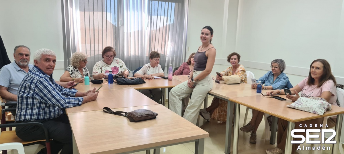 Nuestros mayores aprendieron en el curso fotográfico a través del móvil
